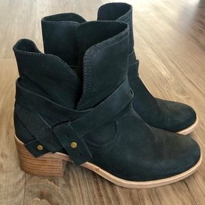 UGG Elora Ankle Boot